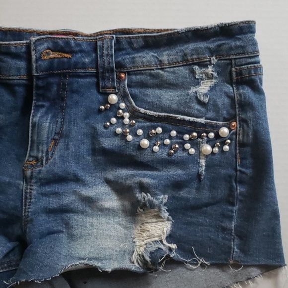 Shorts - Picture 2 of 4